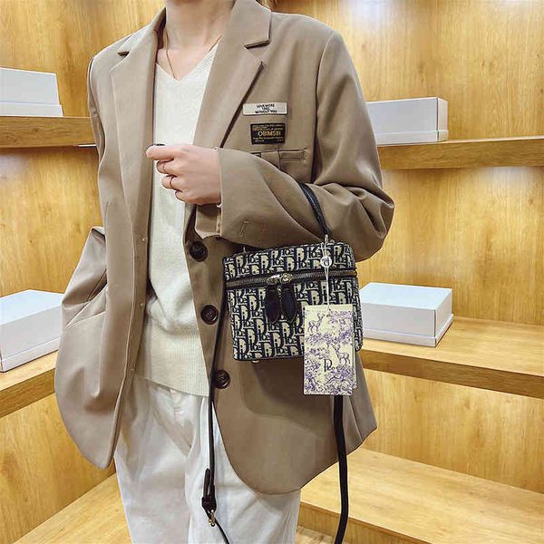 

2022 new designer handbags counter new embroidery canvas letter portable one shoulder messenger cosmetics storage box women's