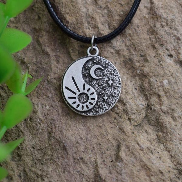 Colares pendentes Sanlan Day and Night Colar Sun Moon com Chain Yin-Yang Star JewelryPenda