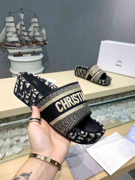 

2022 new d family letter embroidered one line women's thick bottom casual wear waterproof beach women 2022 trendy fashion design ladies, Black