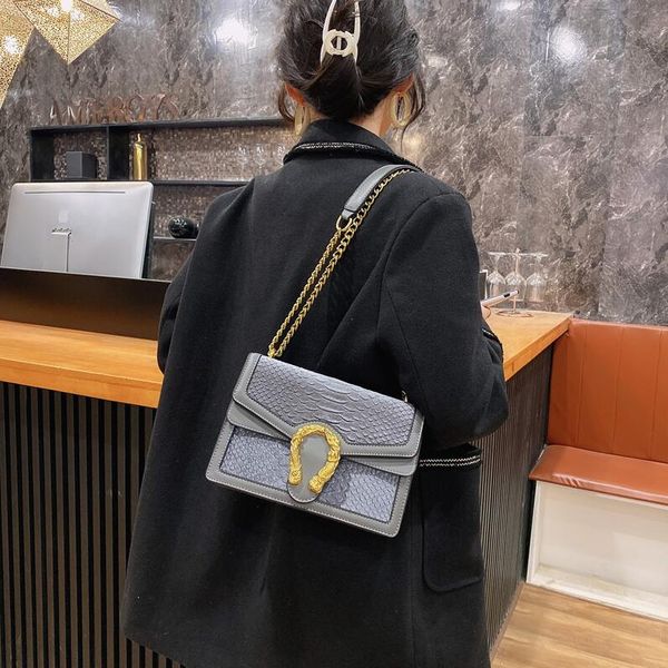 

factoryÂ sales women handbag streets fashion alligator chain bag winter flannel messenger bags street trend contrast leather handbags, Black;red