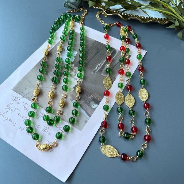 Catene Marcatura placcatura in oro reale Collana con perline rotonde in vetro rosso verde medio lungo Collana con catena in metallo con pezzo ovale