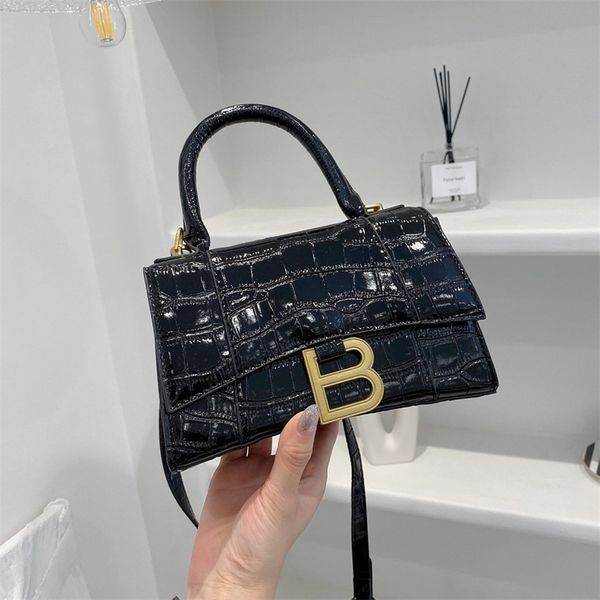 

simple crocodile handbag new bright leather casual shoulder letter messenger women's bags_modelrh3f