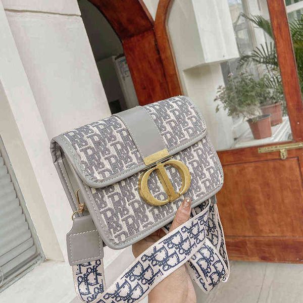 

new niche foreign style wide shoulder strap women's 2022 new fashion pu single shoulder messenger bag trend small square bag