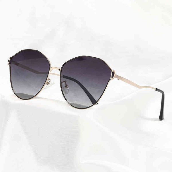 

2021 new polarizing sunglass female ins with irregular frame, White;black