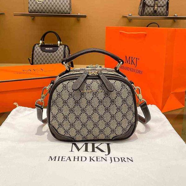 

fashion small round bag 2022 fashion women's shoulder temperament versatile menger letter printed hand