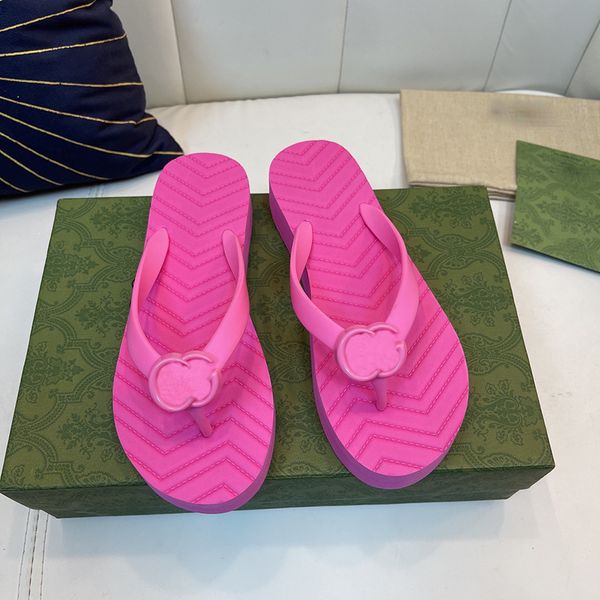 2022 Женщины Chevron Thong Sandal Designer Sliders Slides Flip Flop Fashion Slides с двойными g текстурированными узорами резиновые пляжные тапочки с коробкой 351