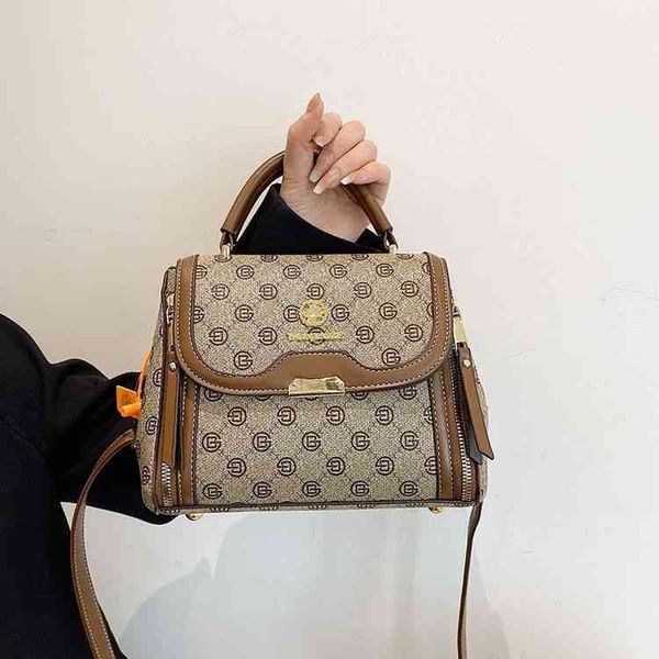 

50% discount bags authentic this year's fashionable high-level foreign style 2022 new messenger bags women's versatile printed wom