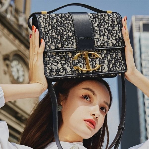 

2022 luxury jewelry designer bag kong french autumn and winter this year's popular versatile messenger