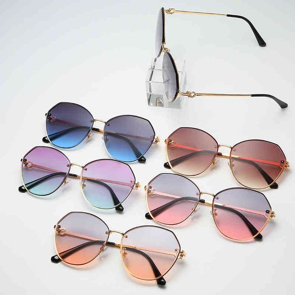 

2021 new fashion metal framels trimming sunglass trend street shooting white thin sunglass, White;black
