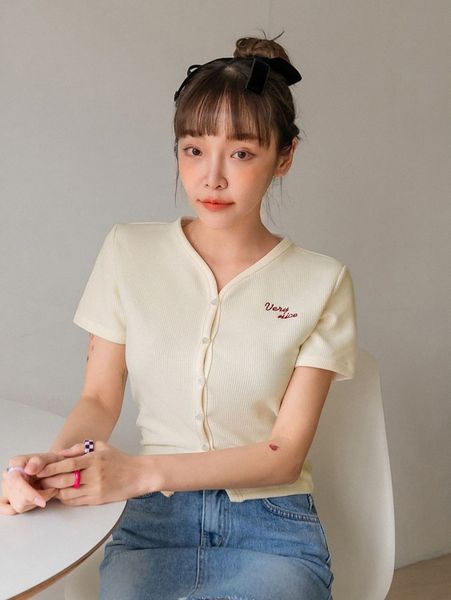 

dazy letter embroidery ribbed knit button front tee 13ri#, White