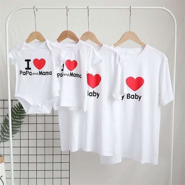 

1pc love tshirt family matching clothes look mother daughter dad son tshirts mommy and me mom baby tee shirts family outfits 220531, Blue