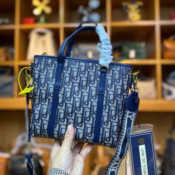 

portable one shoulder small tot