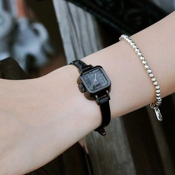 Роскошные женские часы -дизайнер DFGD Водонепроницаемый корейский стиль простые ретро -легкие нишевые тенденция