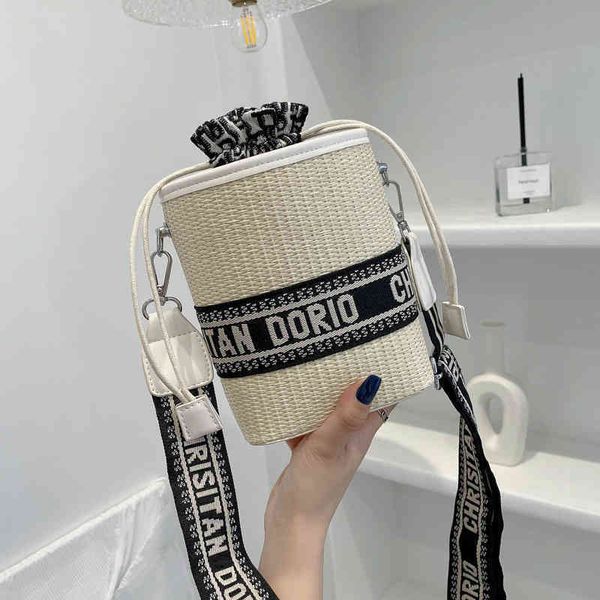 

2022 factory wholesale new d straw korean fashion drawstring bucket bag net red foreign one shoulder messenger bag holiday style ycrv