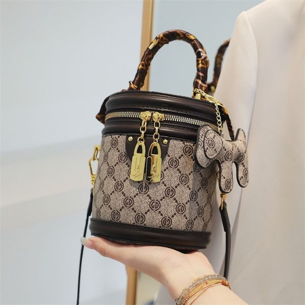 

factory discount 66% off printed women's 2022 new fashion old flower bucket bag net red high-grade single shoulder messenger bag