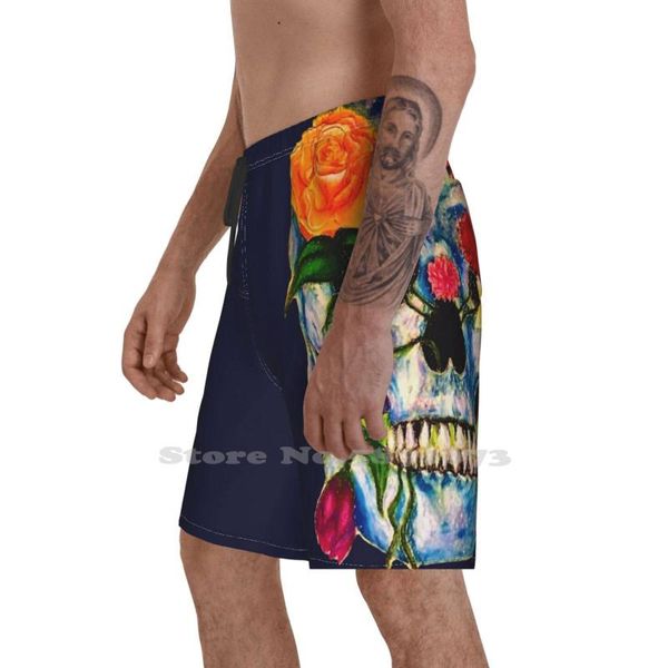 Herren Shorts Muerte Herren Sommer Kurze Hosen Strand Totenkopf Blumen Skelett Natur Überwucherung Tod Rosa Gelb Rot Lila BlauHerren