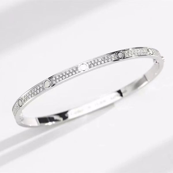 V-Charm-Armreif in Goldqualität, Punk-Band-Armband mit glitzerndem Diamant in drei Farben, plattiert, für Frauen, Hochzeit, Schmuck, Geschenk, mit Box-Stempel PS7851