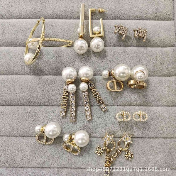 

d female di family new pearl letter diamond bee 2022 luxury brand fashion design versatile ladies jewelry stud earrings, Golden;silver