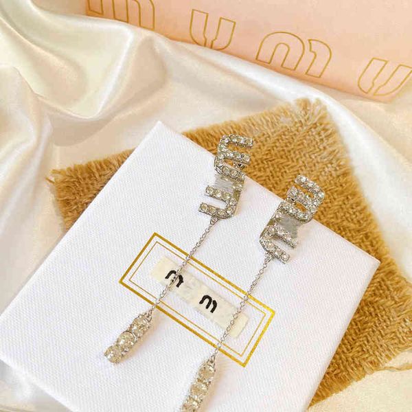 

jewel 2022 new online celebrity fashionable and versatile temperament letter diamond earrings high-end silver needle earrings, Golden