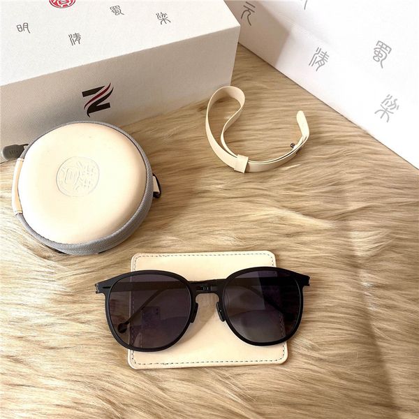 

redefine your vision han sunglasses women men summer special foldable style anti-ultraviolet retro plate full frame random box, White;black