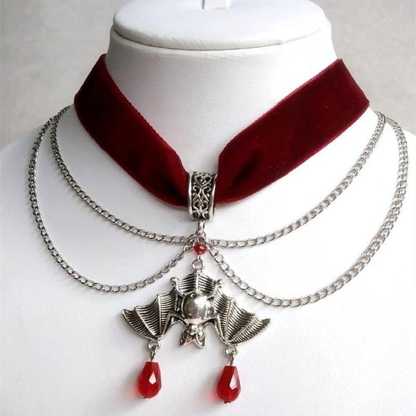 Collane con ciondolo Pipistrello di velluto rosso per le donne Goth Retre Clavicola Catena perline Gioielli regalo di moda gotica Pendente all'ingrosso