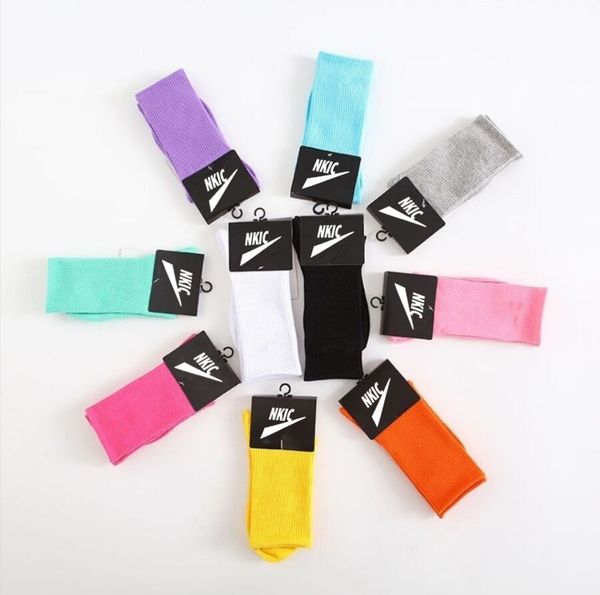 

fashion brand logo socks men's cotton running crew socks middle tube casual breathable sports socks for men and women soft sock 10 colo, Black;white