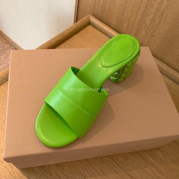 Terlik Lüks Tasarımcı Kadın Katır Tıknaz Topuk Sandal Yüksek Topuklu Şeker Renkler Kauçuk Katı Jöle Ayakkabı Moda Tatil Plaj Yaz Slaytlar Kuaför Seksi Sandal