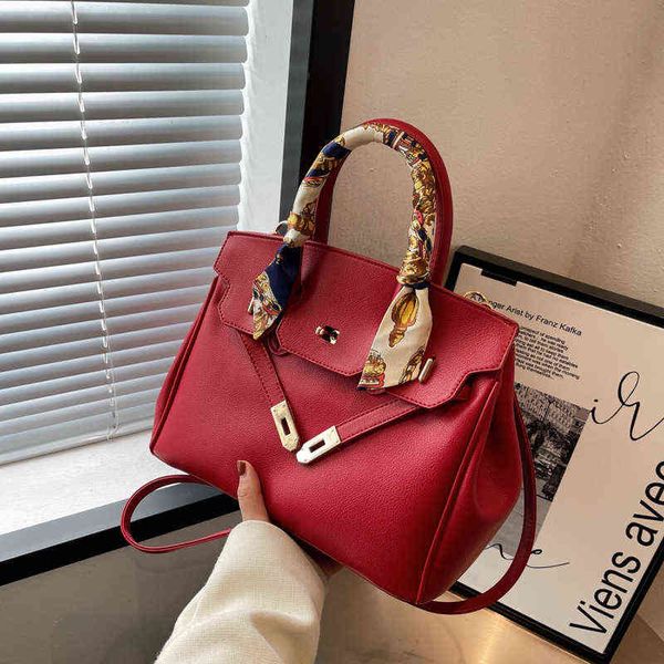 

2022 new summer fashion bag versatile net red portable messenger women's