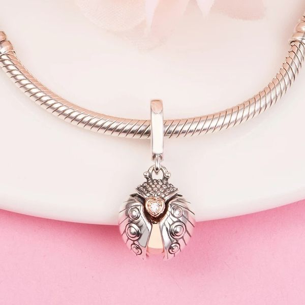 2022 Valentinstag 925 Sterling Silber Club 2022 Marienkäfer Herz Baumeln Charm Bead Passend für Pandora Armband DIY Schmuckherstellung Lose Perlen Zubehör 780072C01