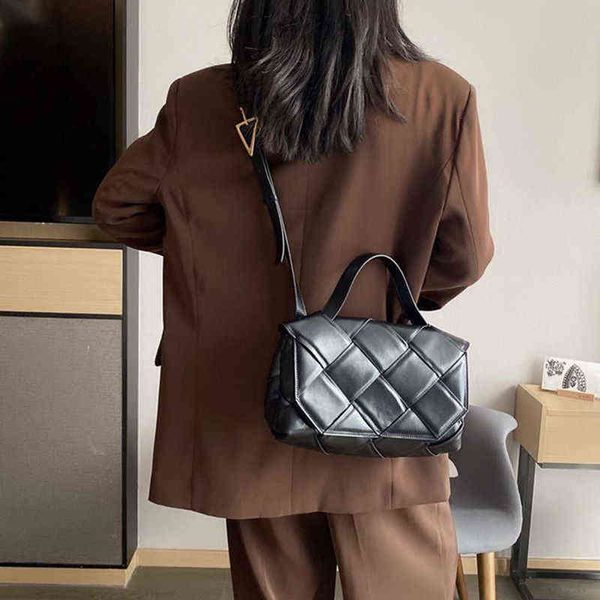

2022 new woven sponge female casual shoulder bag versatile messenger large capacity handbag