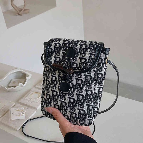 

factory direct sale 60% off ins niche design texture portable small women's 2022 spring and summer new versatile messenger mobile phone