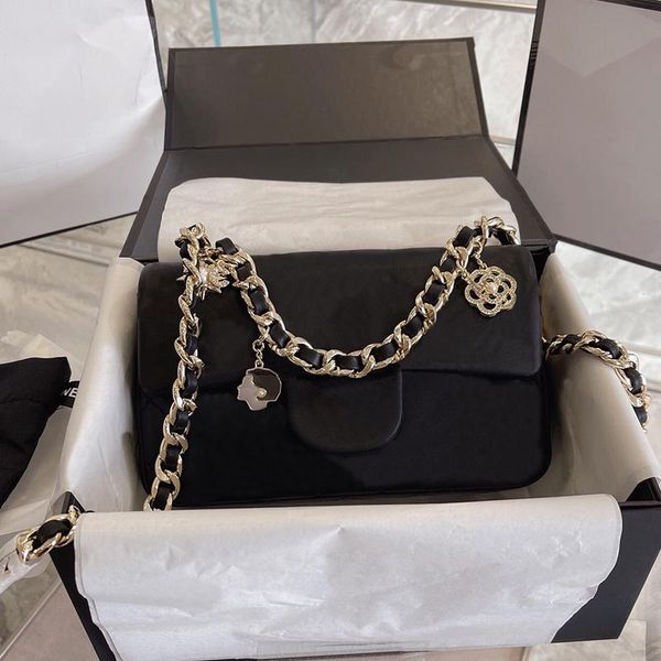 

crossbody designer bags luxurious mini 20cm fashion shoulder designers women handbags lambs leather clutch with badge gold chain flap purse