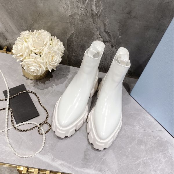 

2022 designer martin boots genuine leather shoes winter ankle boots women platform shoe pointed toes white black colors