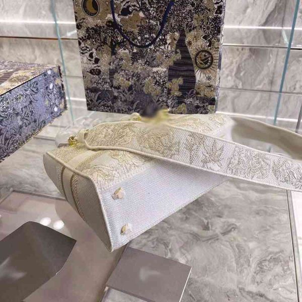 

fashion designer clutch bag embroidered princess bag messenger bag new versatile high-grade sense small purses ladies luxury handbags