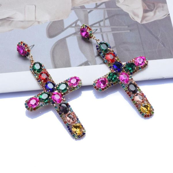 Dangle Avize Uzun Retro Rhinestone Çapraz Küpe Kadınlar Için Metal Renkli Kristal Damla Lüks Parlak TakıDangle