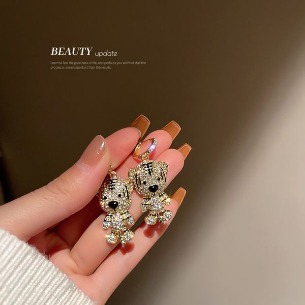 

year of birth ear clip earrings womens diamond-embedded three-dimensional tiger eardrop national fashion new light luxury temperament, Golden