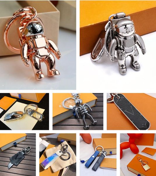

keychain luxurys designers key chain men car keyring women buckle keychains bags astronaut pendant exquisite gift with box dustbag, Silver