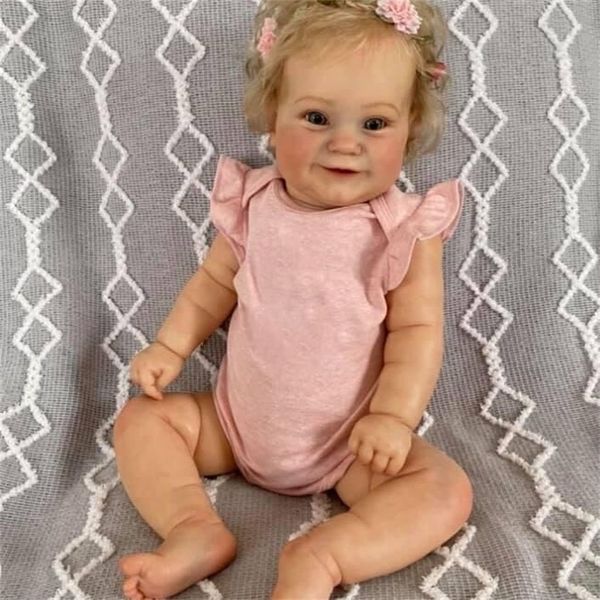 NPK 60cm50cm Reborn Toddler Maddie Sevimli Kız Bebek Köklü Sarı Saç Yumuşak Sarılma Vücudu Yüksek Kalite El Yapımı Bebek 220815
