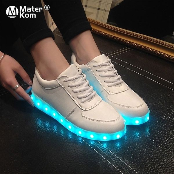 Boyut 2746 Yetişkin Unisex Womensmenler 7 Renk Kid Luminous Spor Sakinleri Parlayan USB Ücreti Erkekler Led Ayakkabı Kız Ayakkabı Led Terlik 220805