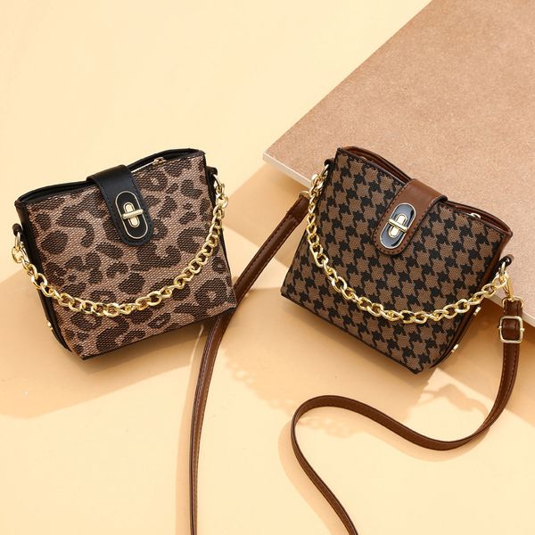 

2022 new designer crossbody bags women's 2022 spring fashion soft leather single shoulder bucket bag women retro letter luxury handbags