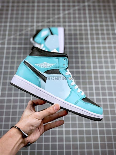 

brand shoes layer leather basketball jumpman 1s mid trainers water green black toe women outdoor trainers sports original, White;red