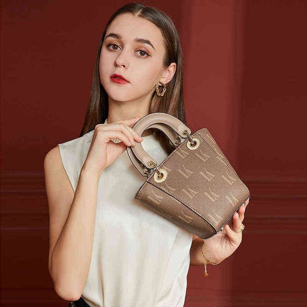 

handbag women's simple and atmospheric small 2022 commuting fashion shell single shoulder menger bag