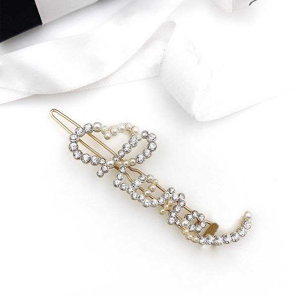 Frauen Haarspange Luxus Designer Schmuck Haarnadel Diamant Clips Perle Brief Haarspange Pins Kopfschmuck Metall Clips für Braut Stirnband mit Box