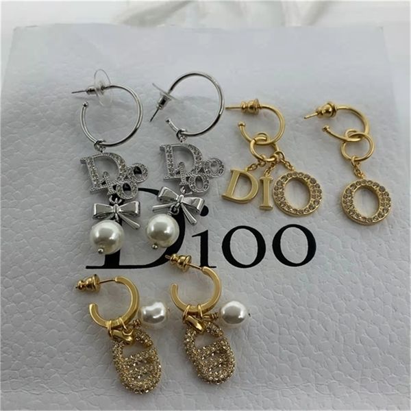 

2022 fashion 20% off designer d family earrings new year letter diamond inlaid pearl earrings, feminine temperament, light luxury and person, Golden
