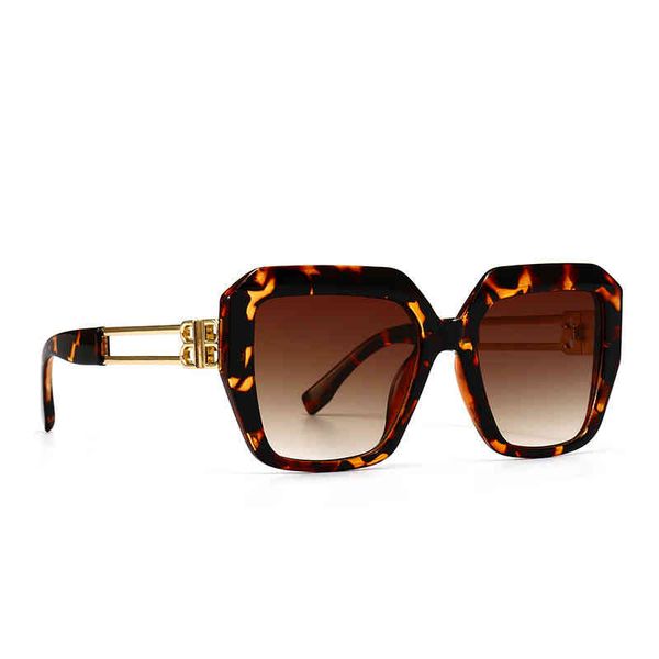 

2021 new fashion with large frame irregular square women's sunglass sunglass, White;black