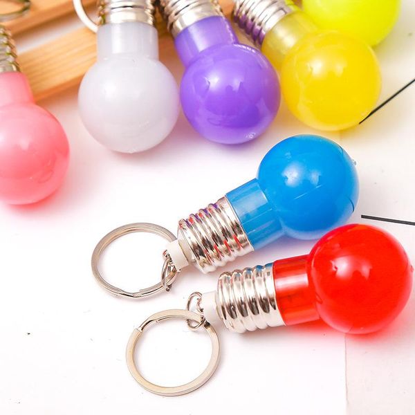 Anahtarlık 1 adet Yaratıcı LED Işık Mini Ampul Lamba Ana Zincir Yüzük Anahtarlık Teych Keyring Rastgele Renk Keychainseychains