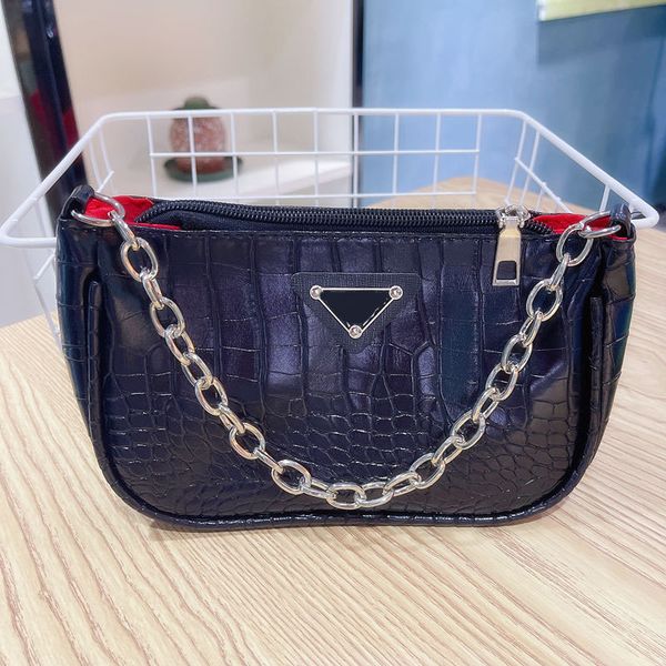 

re-edition 2005 women leather 2022 luxurys designers bags bag should leader handbag designer selling lady cross body chain coin purse tote
