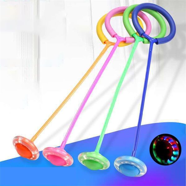 Flash Jumping Rope Ball Kids Divertimento all'aria aperta Giocattolo sportivo LED Bambini Jumping Force Reaction Training Swing Ball Childparent Games 220621