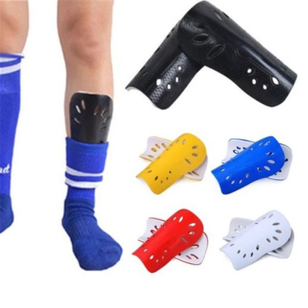 Ginocchiere per gomiti 1 paio Parastinchi da calcio Protezioni da calcio in plastica Protezioni per le gambe per bambini Protezioni per adulti Protezione traspirante Blu Rosso