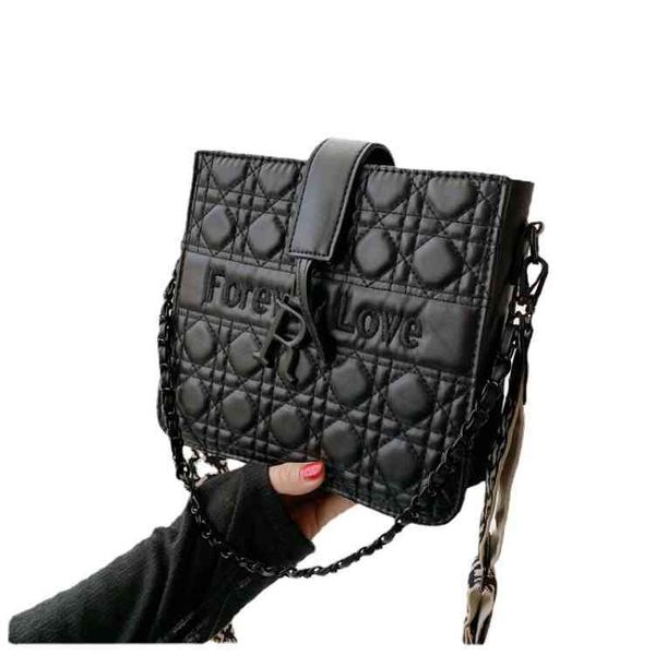 

designer handbags 2022 new xiaoxiangfeng zhonggu lingge embossed portable chain wi0de shoulder belt single diagonal women's bag